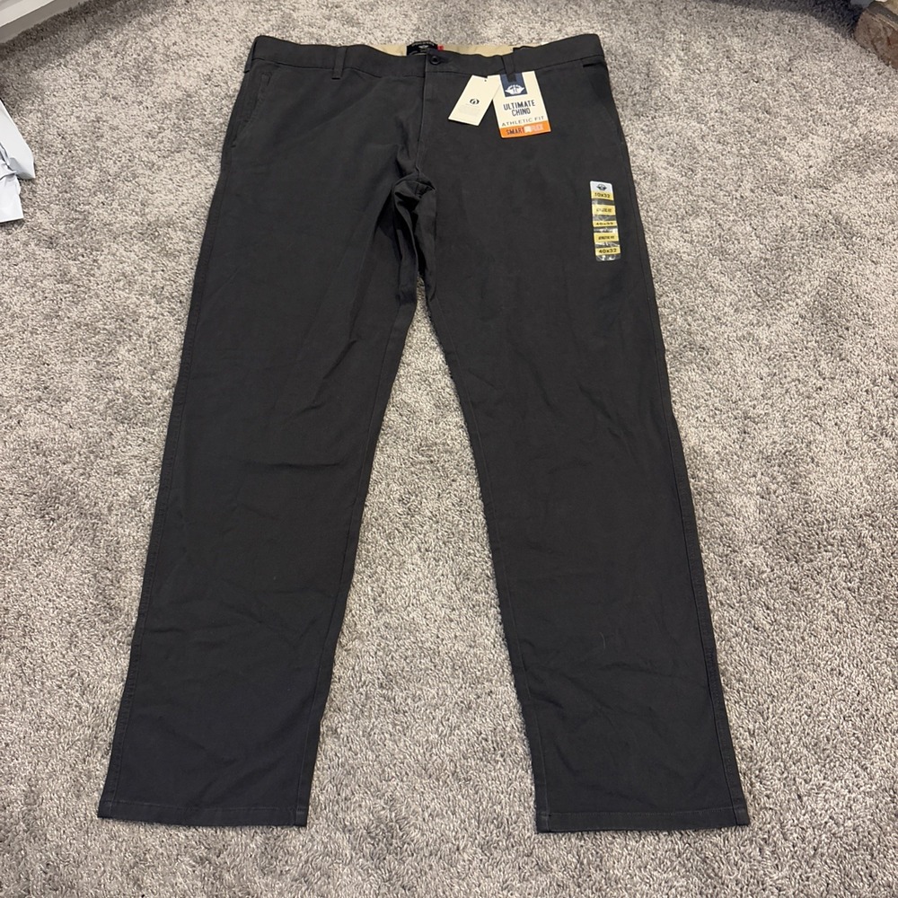 NEW Dockers Men's Size 40x32 Gray Ultimate Chinos Athletic Fit Stretch Straight